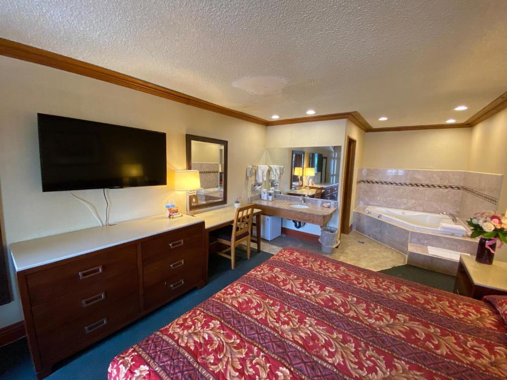King Room with Spa Bath interior